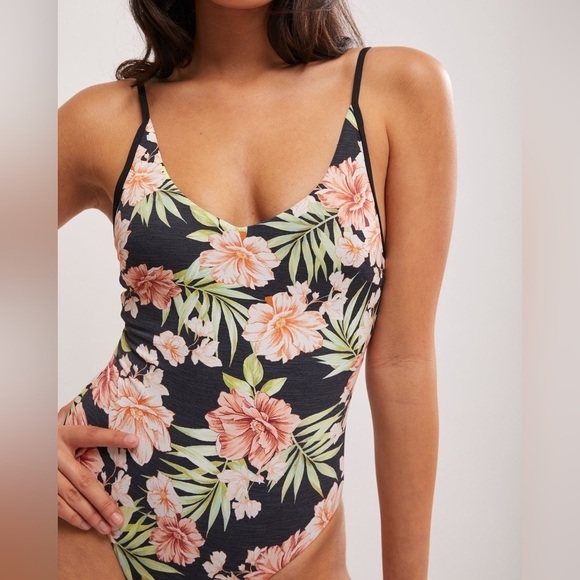 NWT Rip Curl Sol Seeker Good One Piece Swimsuit in Black Floral - Picture 1 of 12